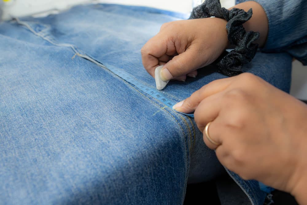 Perfecciona tus prendas con nuestros arreglos de costura en Vigo